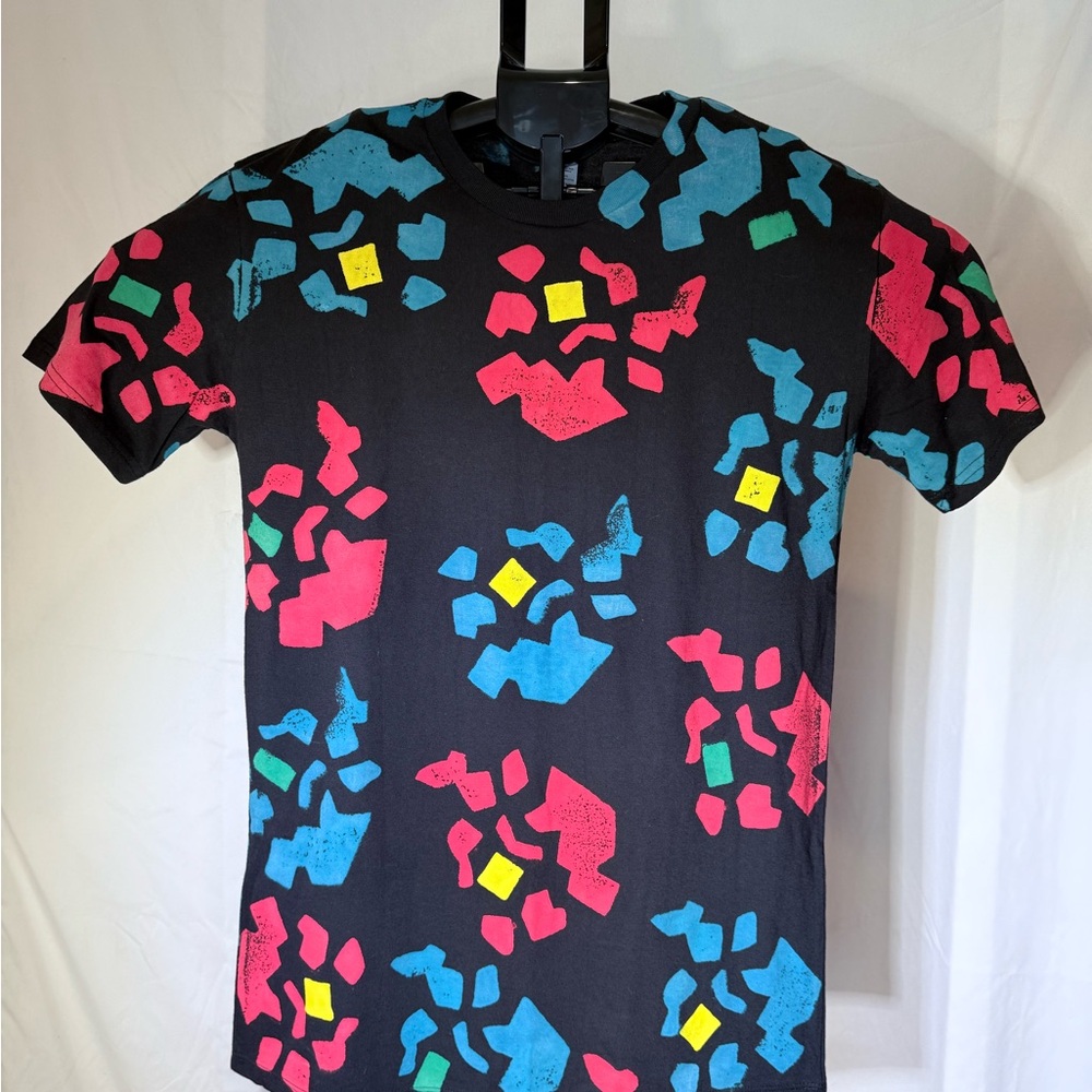 Have It Tall Vibrant Geometric Print Men's Tee Black Red Blue Crew Neck Size LT